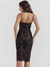 Figurbetontes Kleid mit Spitzenüberzug, Spaghettiträger, rückenfrei, sexy Midikleider